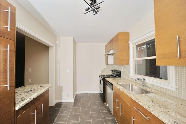 Building Photo - 1981 Brannen Rd SE