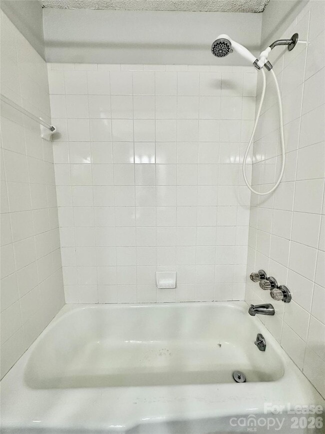 Building Photo - 2638 Park Rd