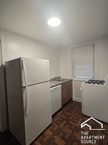 Building Photo - 1806 W Farwell Ave