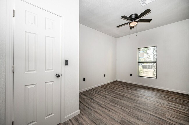 Building Photo - 731/735 8th Yellow Duplex
