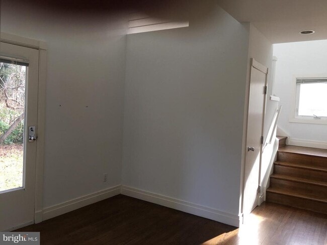 Building Photo - 5407 Roosevelt St