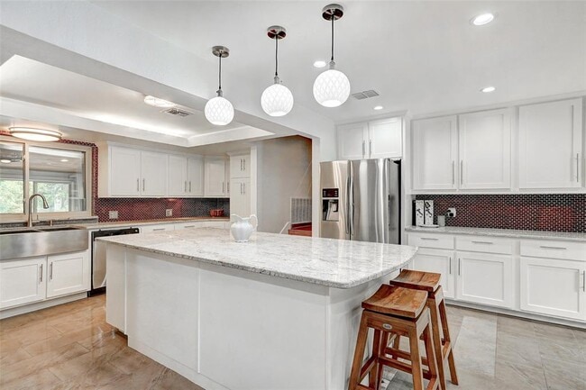 Building Photo - 8804 Mountain Ridge Dr