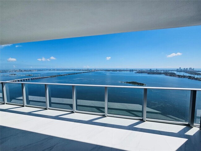 Building Photo - 700 NE 24th St