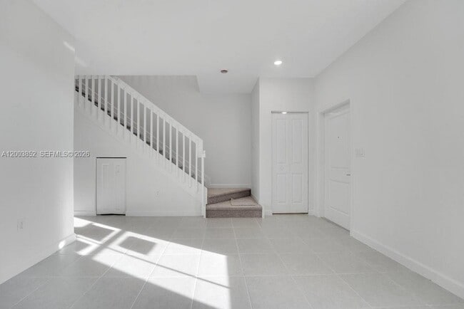 Building Photo - 2619 SE 28th Dr