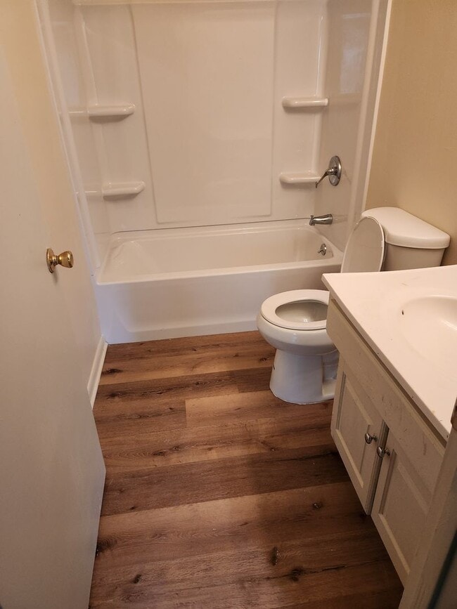 Building Photo - 3 BEDROOM 1 FULL BATH HOME WITH SINGLE GARAGE