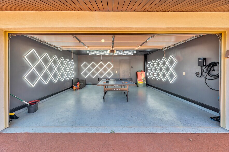 Building Photo - 8214 E Northland Dr