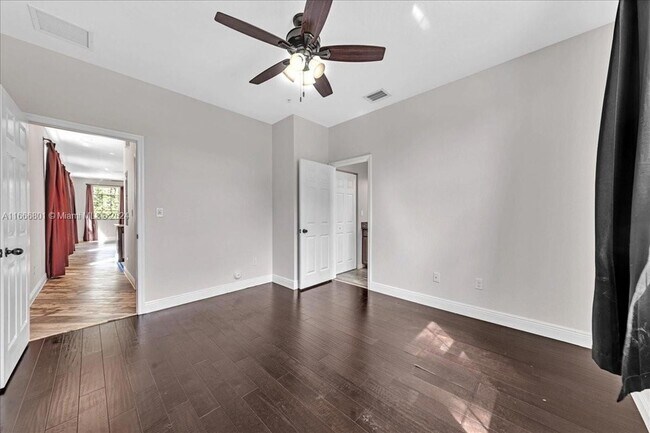 Building Photo - 995 SW 147th Ave