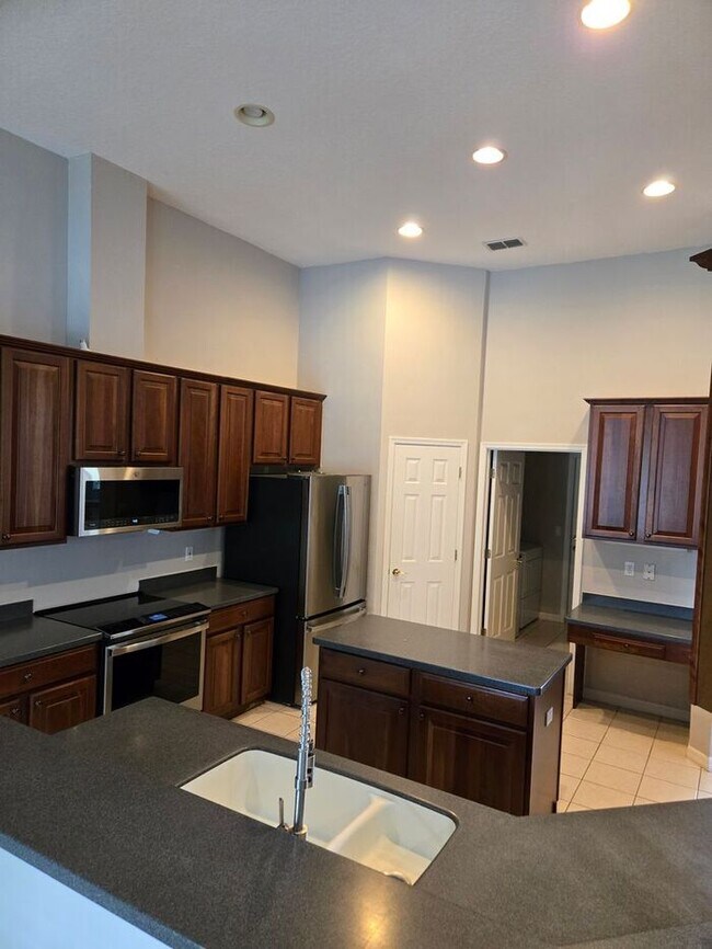 Building Photo - Beautiful 4 Bed 3 Bath Home in Sanford!