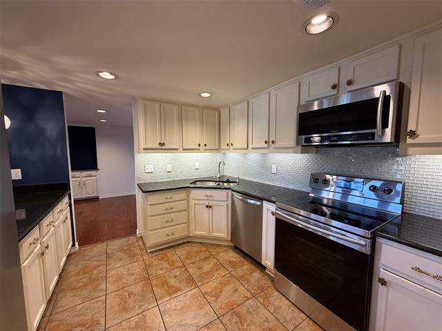 Building Photo - 3175 Golden Oak Ct