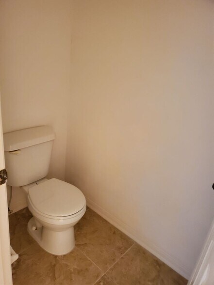 Building Photo - Greenbriar Location!  3 bedroom 2 bath 2 car garage!
