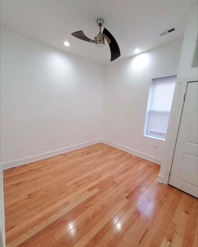 Building Photo - 5425 Catharine St