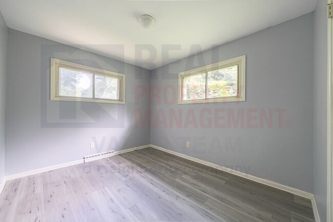 Building Photo - Welcoming 3 Bed 1 Bath Single  Family Home