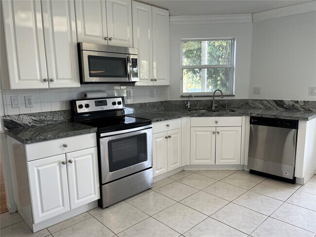 Building Photo - 1413 SW 158th Ave