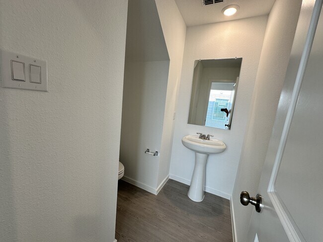 Building Photo - 833 Sandhill Crane Ln