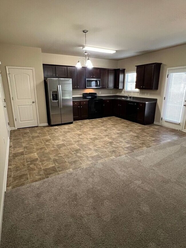 Building Photo - Beautiful 3-Bedroom, 2.5-Bath Home in Established Community!