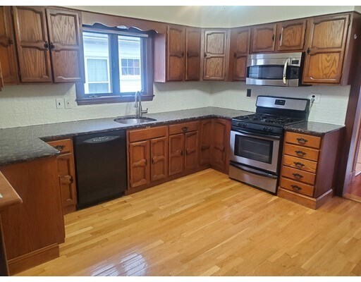 Building Photo - 66 Montcalm Ave