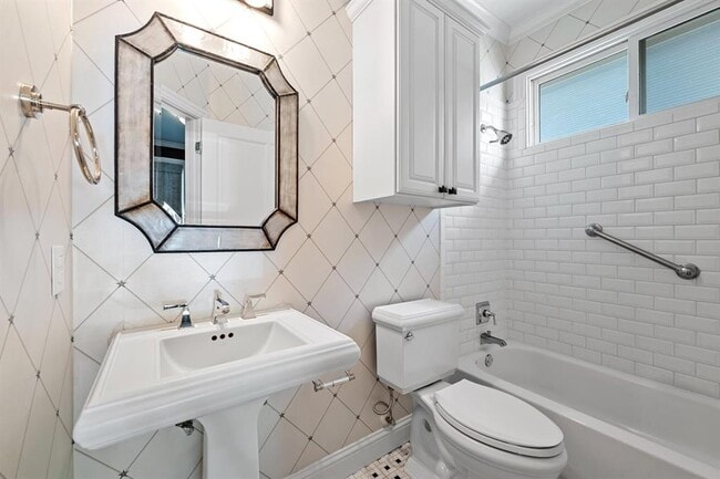 Building Photo - 4513 Avenue F