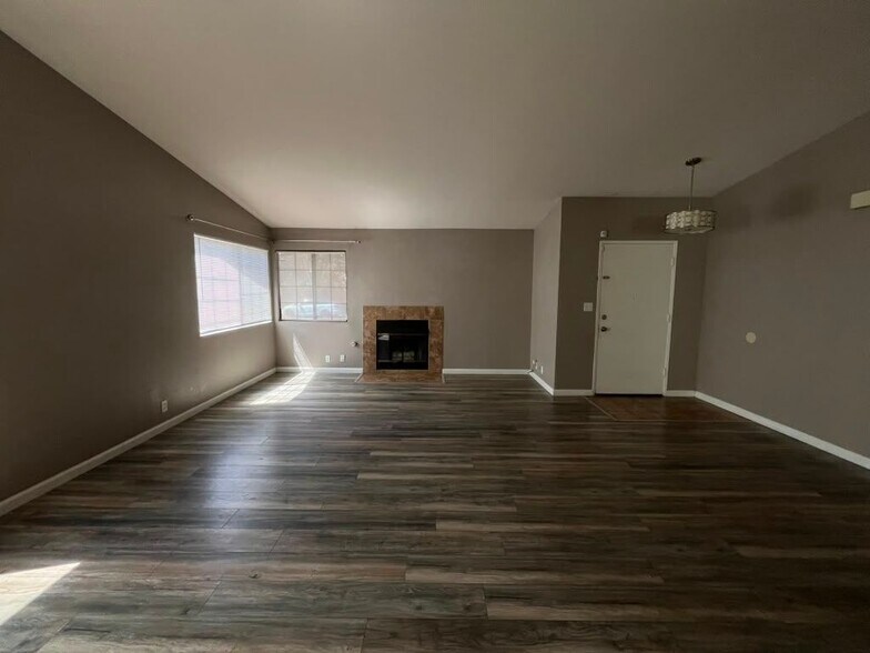 Building Photo - 43770 Santa Rosa Cir