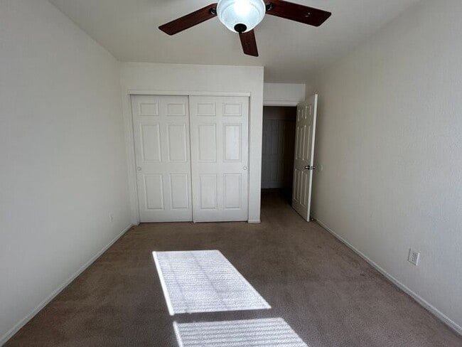 Building Photo - 5004 E Dartmouth St