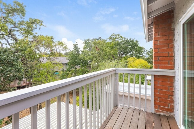 Building Photo - Available! Beautiful 3 Bedroom Townhome In...