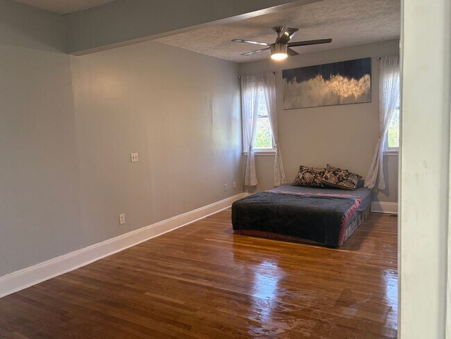 Building Photo - 5BR/2.5 Bath in Prime 12 South | Park-Facing | Two Sunrooms | Walkable Luxury Living