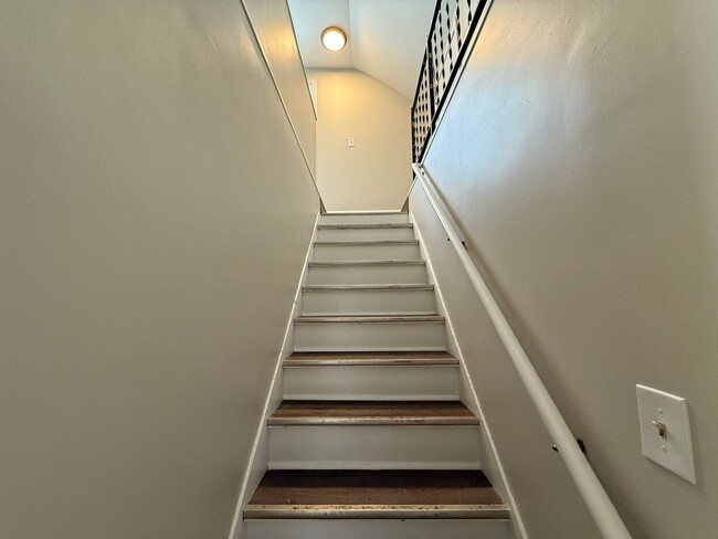 Building Photo - Renovated 3-Bedroom Home – We Welcome Sect...