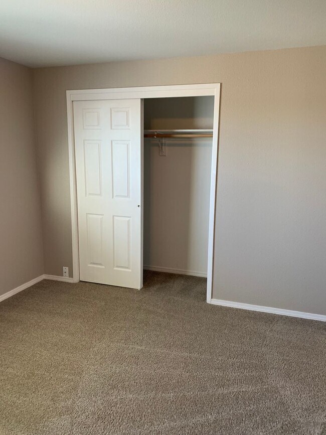 Building Photo - Pross6