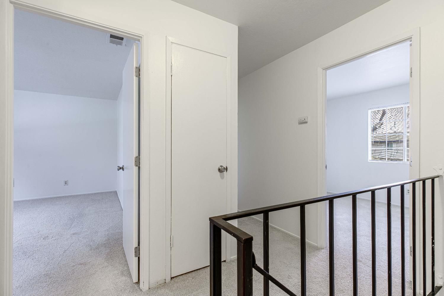 Building Photo - 8820 La Riviera Dr