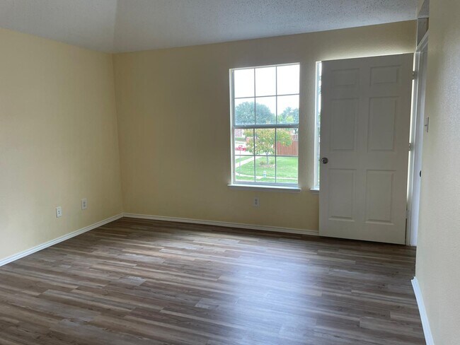 Building Photo - 2108 Northridge Dr