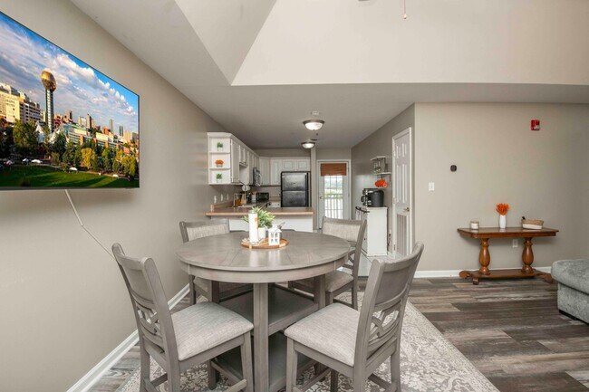 Building Photo - Knoxville 37916 - 3 bedroom, 2 bath condo in UT area, Short term rental considered @ $3400 a mont...