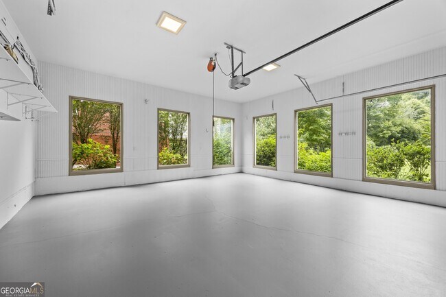 Building Photo - 1742 Helen Dr NE