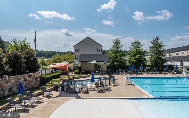 Building Photo - 1025 Forsythia Ln