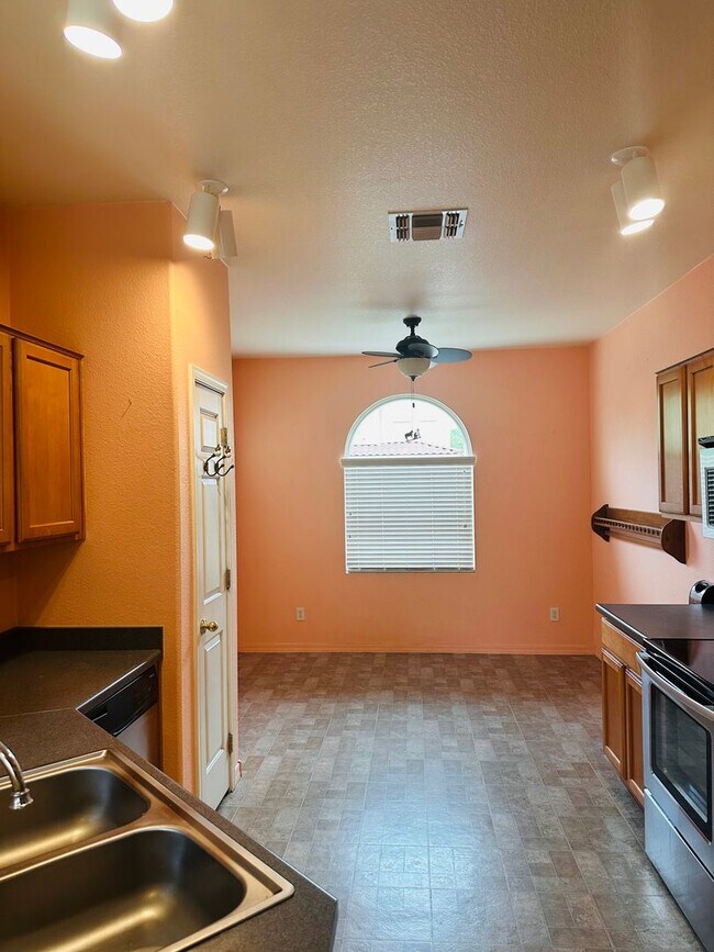 Building Photo - Rancho Sahuarita Home - Lovely 2 Bedroom Plus Den -AVAILABLE JAN 3rd!
