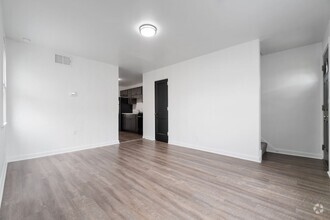Building Photo - Newly Renovated 2-Bedroom Townhouse