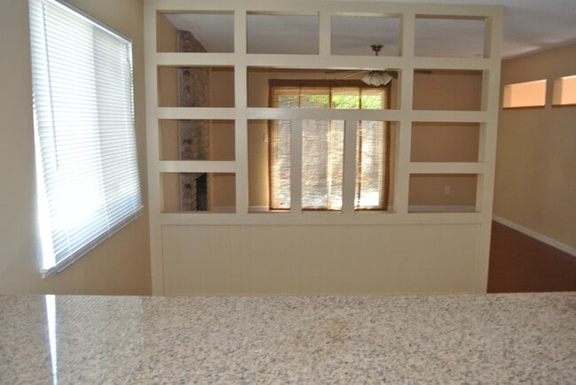 Building Photo - Beautiful 3 Bedroom / 2 Bathroom Pittsburg...