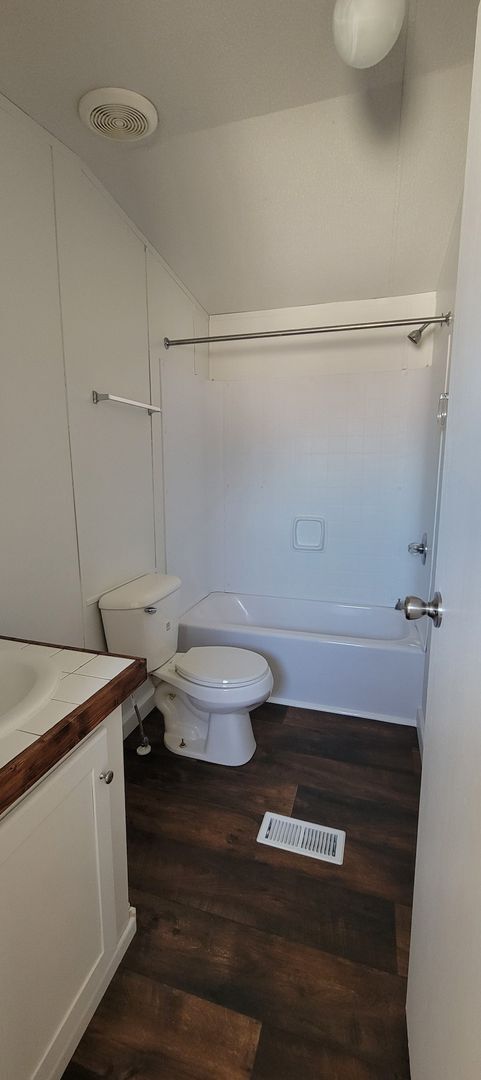 Building Photo - Ready to Move in