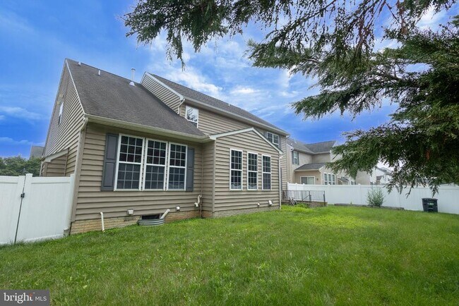 Building Photo - 105 Ticonderoga Dr