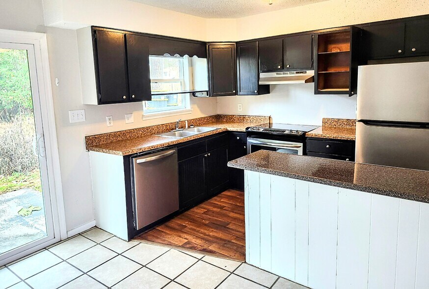 Stainless steel appliances - 2519 beech st