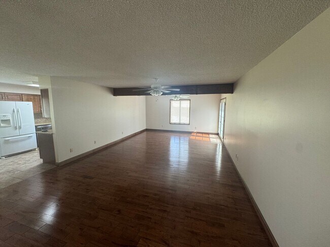 Building Photo - 605 E Maplewood St