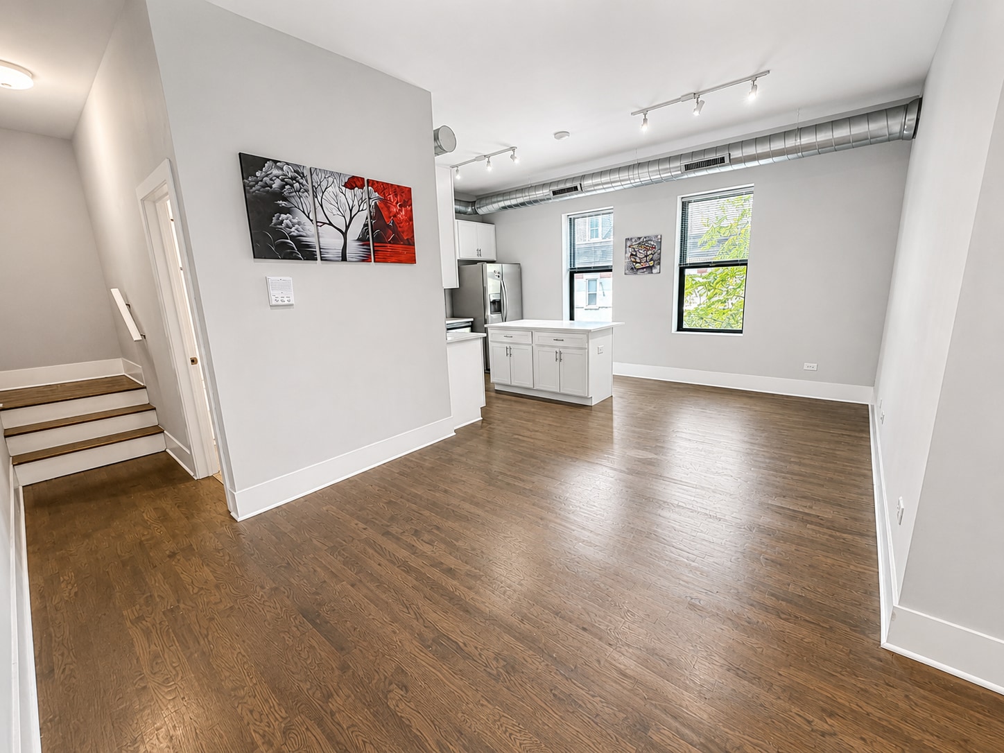Building Photo - 1044 W 18th St
