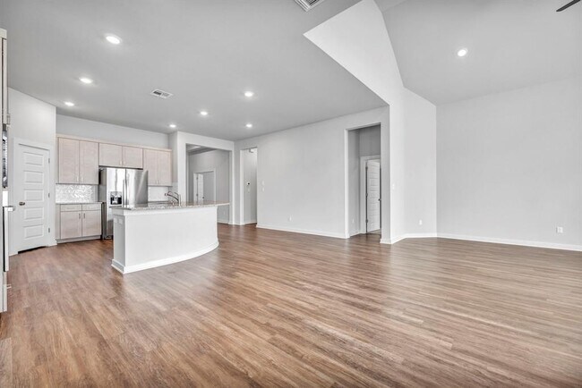 Building Photo - 121 High Plains Dr