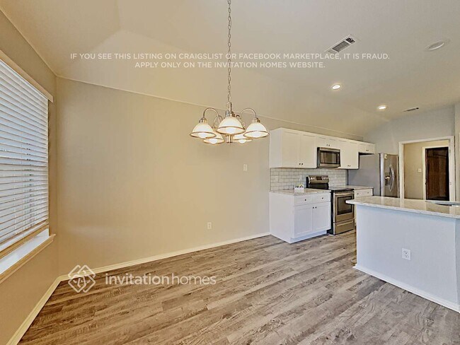 Building Photo - 512 Bretts Way
