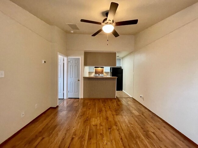 Building Photo - 4803 Hamilton Wolfe