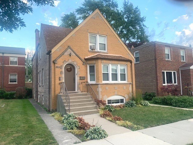 Primary Photo - 10931 S Artesian Ave