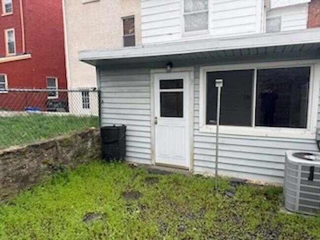 Building Photo - Great updated 3 Bedroom Row home in Manayunk for rent $2,200/month