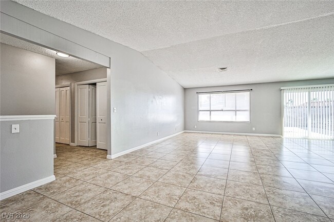 Building Photo - 4652 Troy Pl