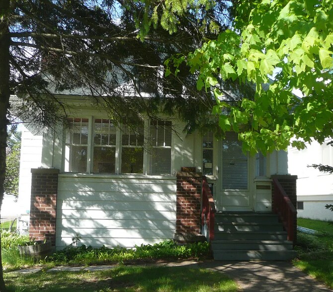Building Photo - 1307 N 20th Ave E