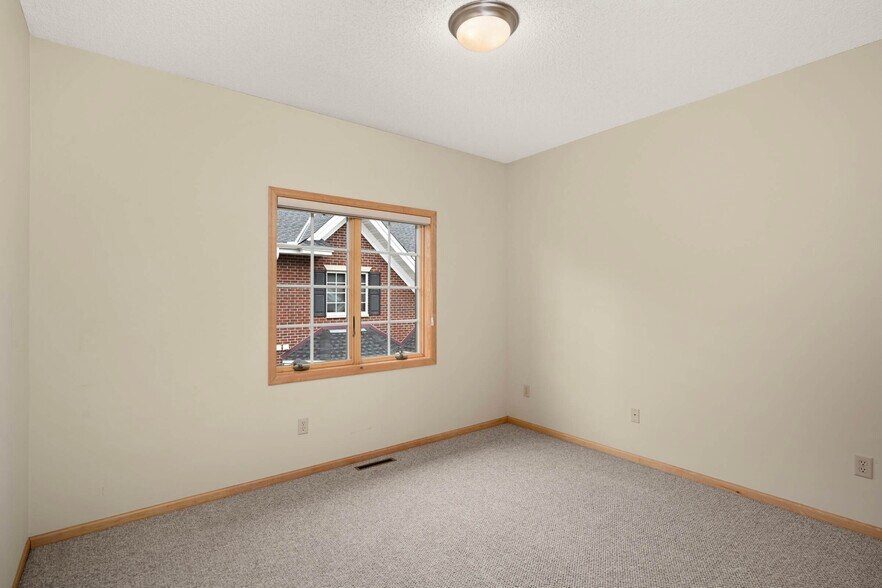 Building Photo - 10855 Falling Water Ln