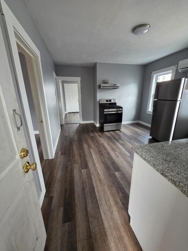 Building Photo - 161 4th St