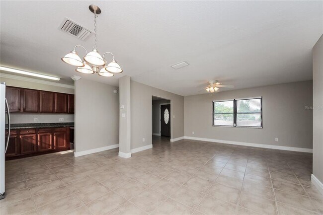 Building Photo - 5116 N Woodcrest Dr